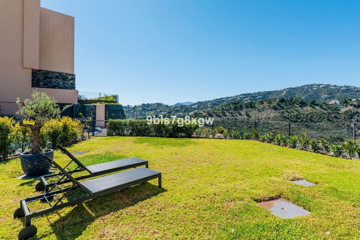 3 bedroom Apartment for sale in La Quinta with pool garage - € 995,000 (Ref: 10023137)