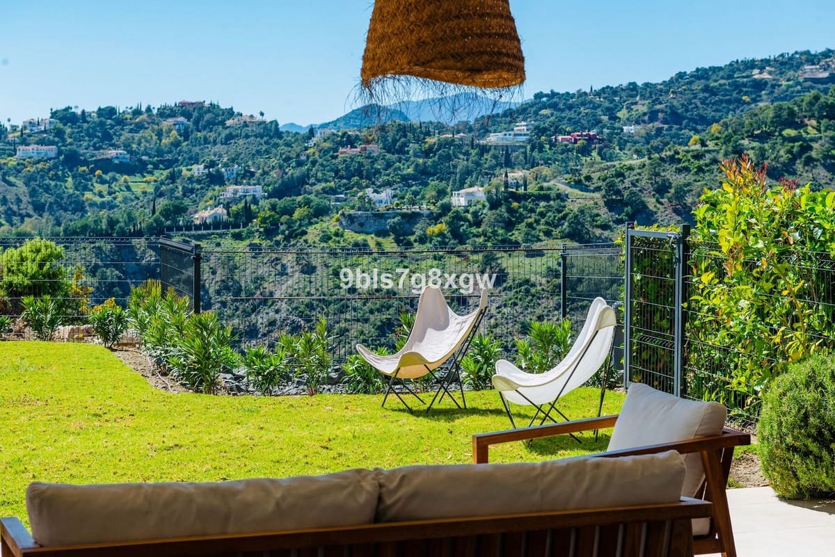 3 bedroom Apartment for sale in La Quinta with pool garage - € 995,000 (Ref: 10023137)