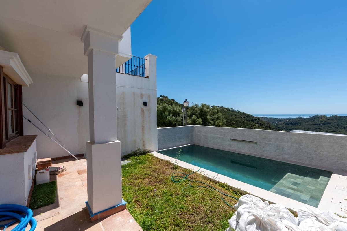 4 sypialnia Dom na sprzedaż w Benahavis z basenem garażem - 980 000 € (Ref: 10023138)