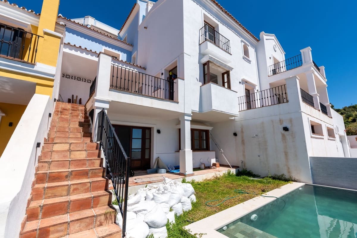 4 sypialnia Dom na sprzedaż w Benahavis z basenem garażem - 980 000 € (Ref: 10023138)
