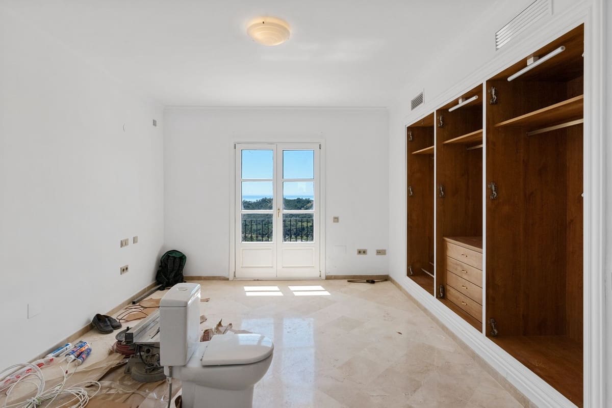 4 sypialnia Dom na sprzedaż w Benahavis z basenem garażem - 980 000 € (Ref: 10023138)