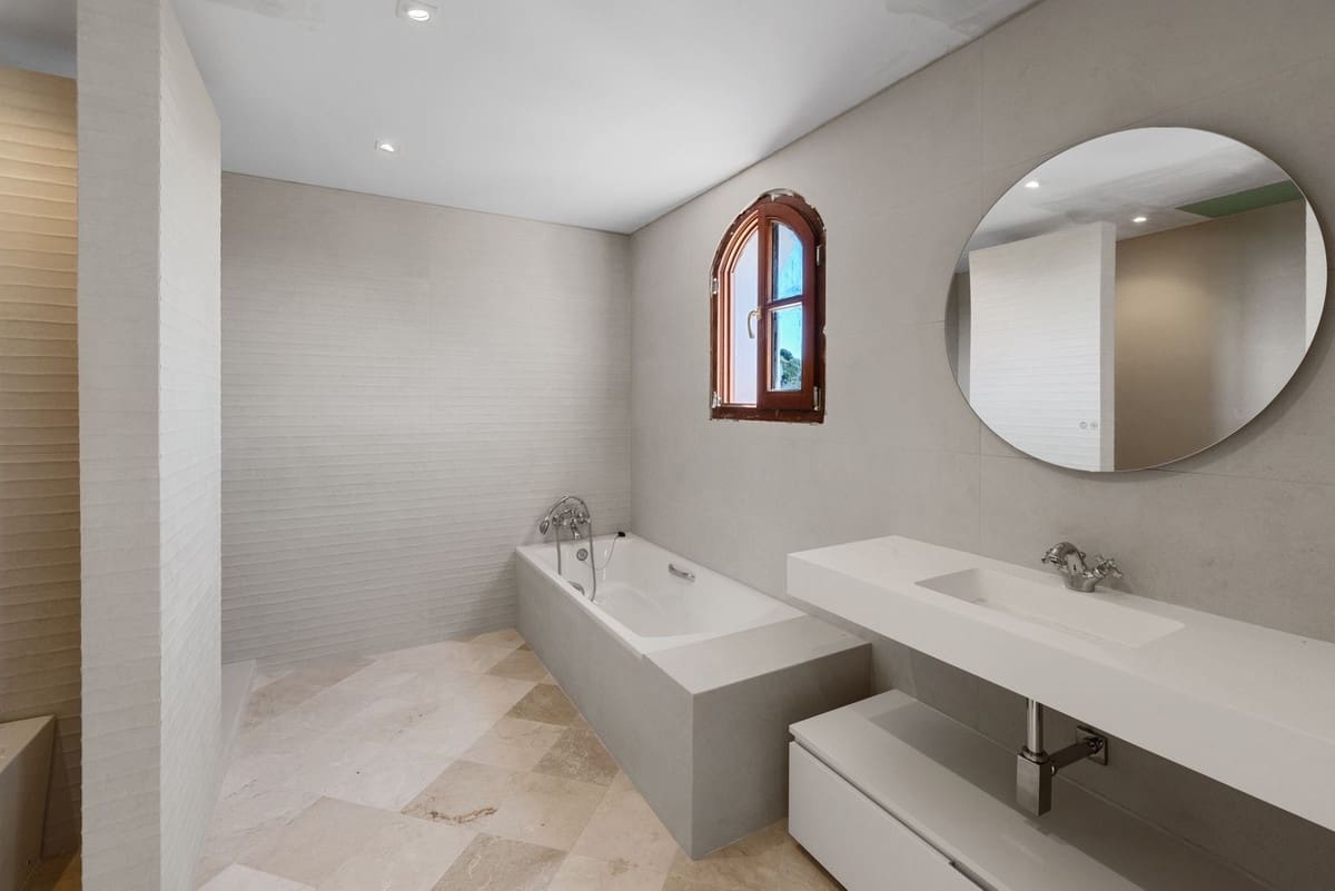 4 sypialnia Dom na sprzedaż w Benahavis z basenem garażem - 980 000 € (Ref: 10023138)