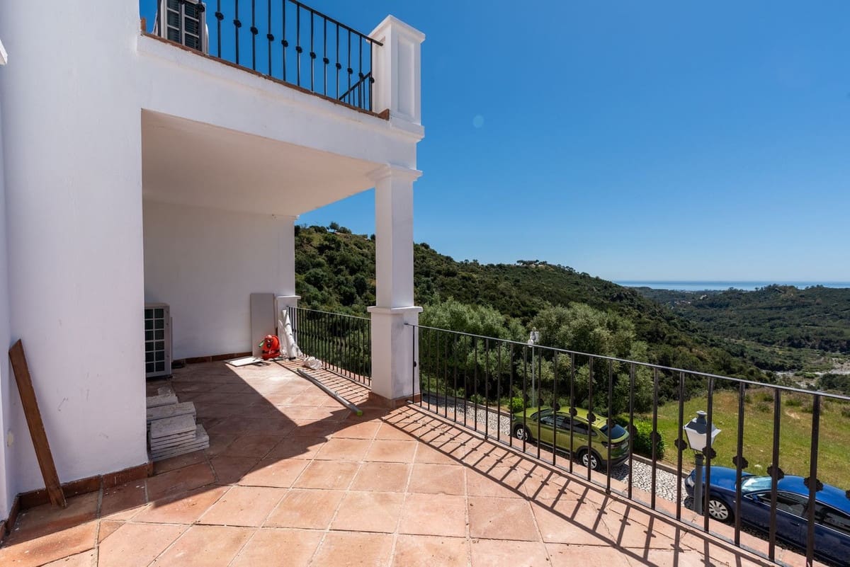 4 sypialnia Dom na sprzedaż w Benahavis z basenem garażem - 980 000 € (Ref: 10023138)