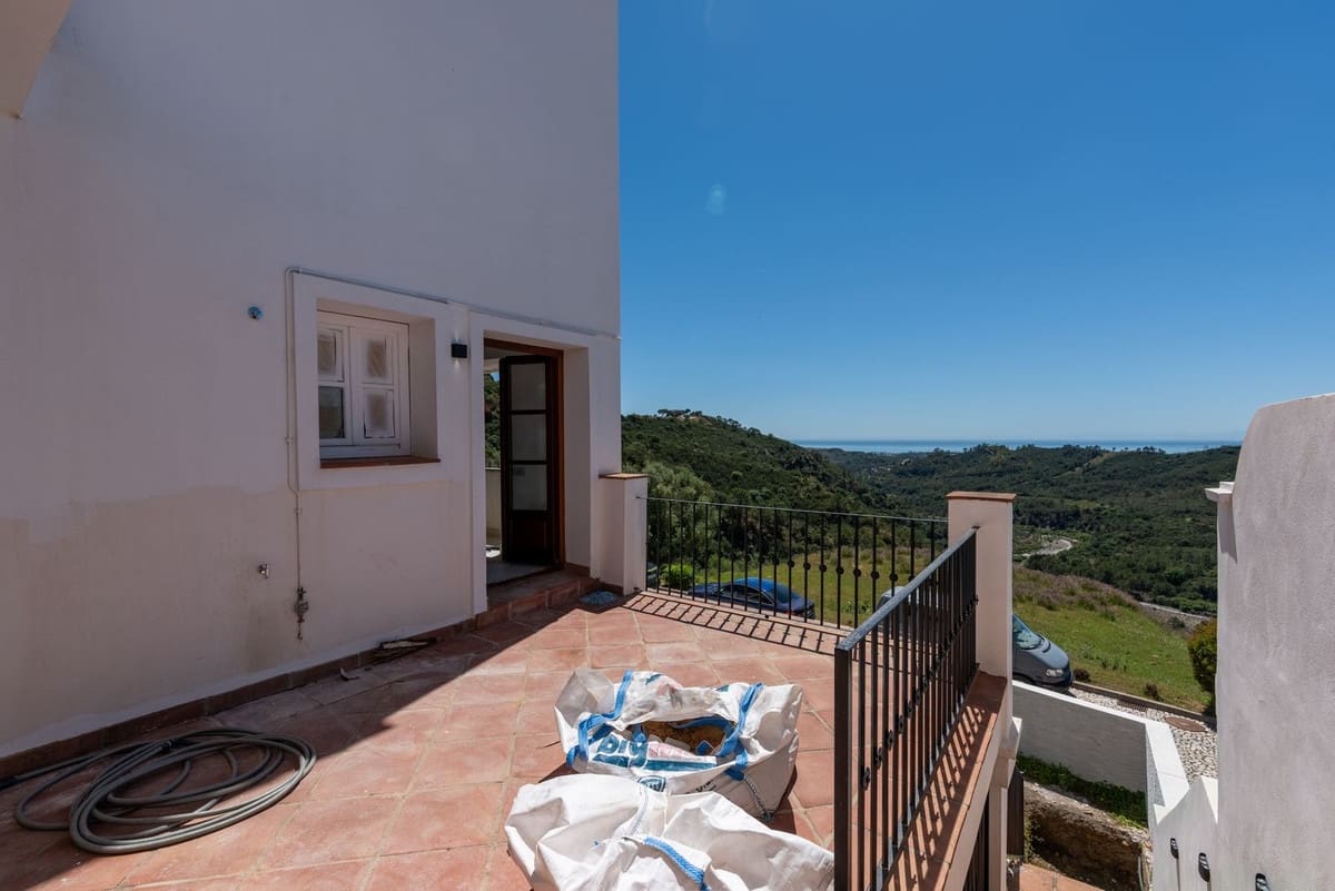 4 sypialnia Dom na sprzedaż w Benahavis z basenem garażem - 980 000 € (Ref: 10023138)