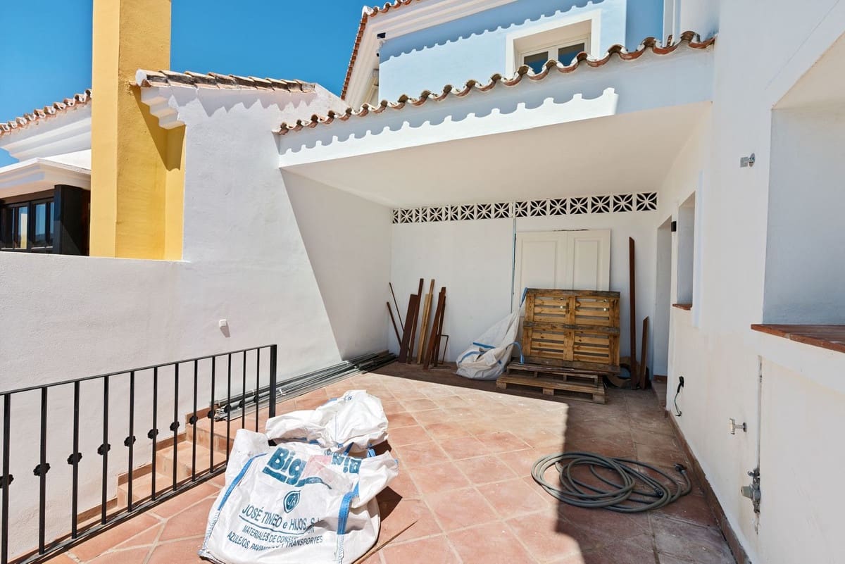 4 sypialnia Dom na sprzedaż w Benahavis z basenem garażem - 980 000 € (Ref: 10023138)