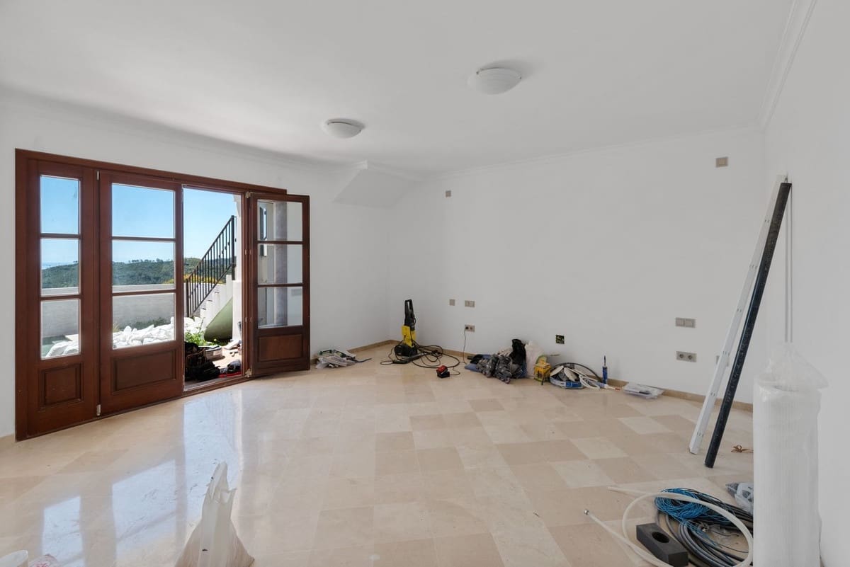 4 sypialnia Dom na sprzedaż w Benahavis z basenem garażem - 980 000 € (Ref: 10023138)