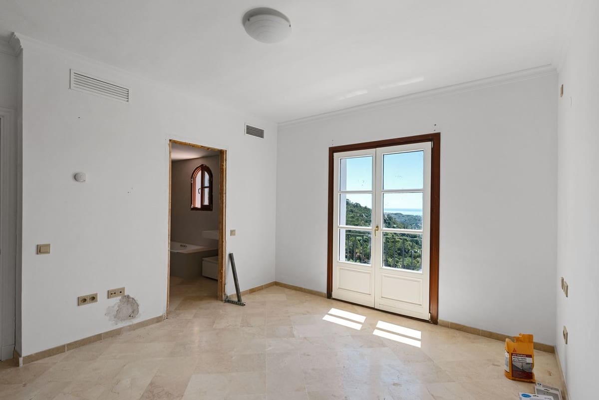 4 sypialnia Dom na sprzedaż w Benahavis z basenem garażem - 980 000 € (Ref: 10023138)