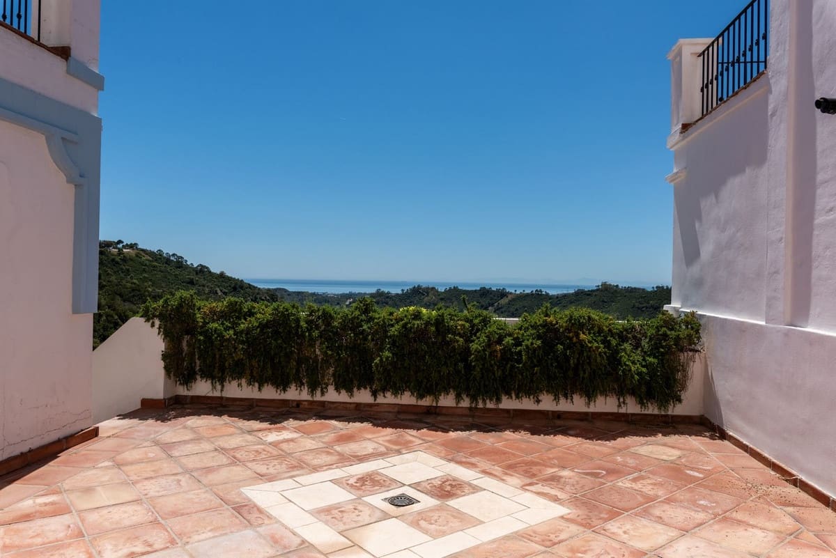 4 sypialnia Dom na sprzedaż w Benahavis z basenem garażem - 980 000 € (Ref: 10023138)