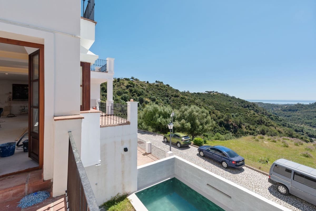 4 sypialnia Dom na sprzedaż w Benahavis z basenem garażem - 980 000 € (Ref: 10023138)