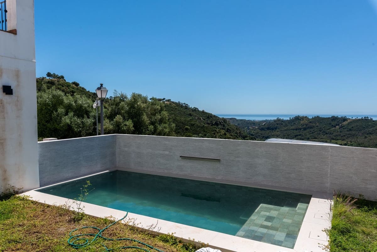 4 sypialnia Dom na sprzedaż w Benahavis z basenem garażem - 980 000 € (Ref: 10023138)
