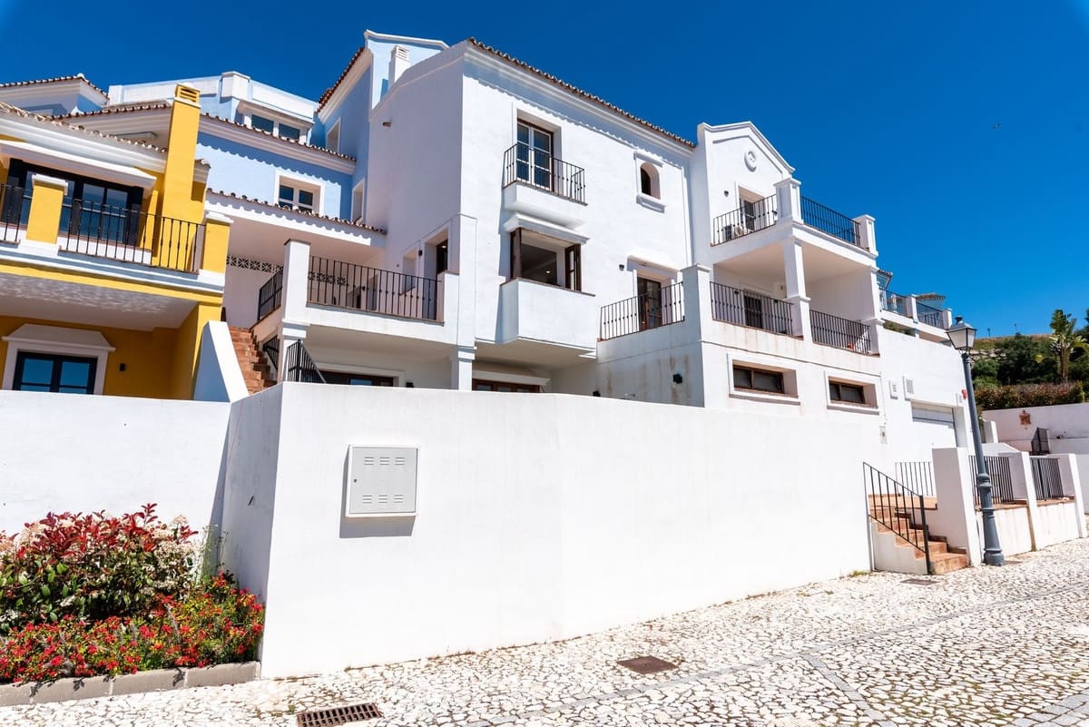 4 sypialnia Dom na sprzedaż w Benahavis z basenem garażem - 980 000 € (Ref: 10023138)