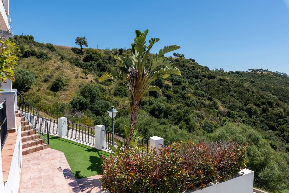 4 sypialnia Dom na sprzedaż w Benahavis z basenem garażem - 980 000 € (Ref: 10023138)
