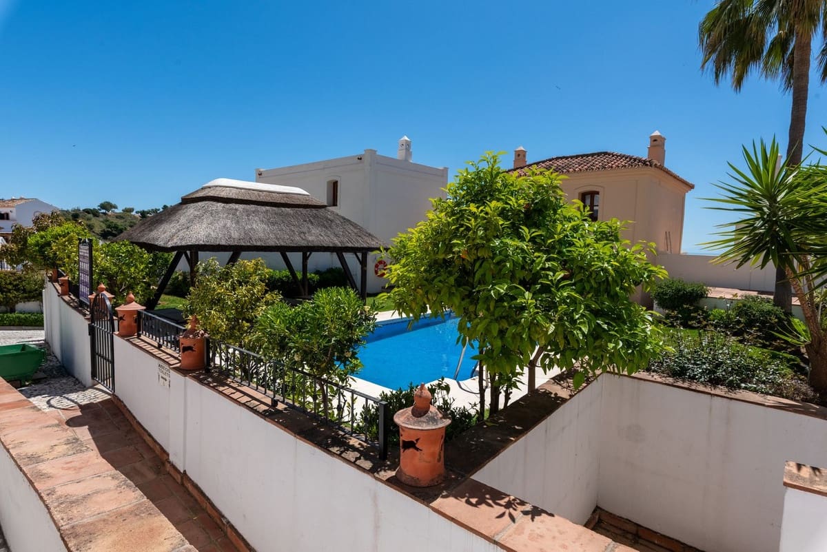 4 sypialnia Dom na sprzedaż w Benahavis z basenem garażem - 980 000 € (Ref: 10023138)