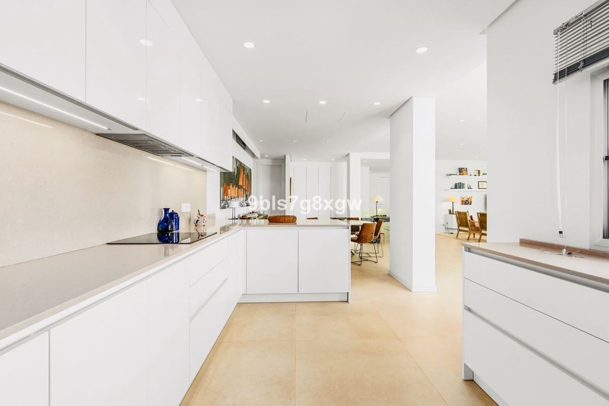 3 bedroom Apartment for sale in Benahavis with pool garage - € 950,000 (Ref: 10023139)