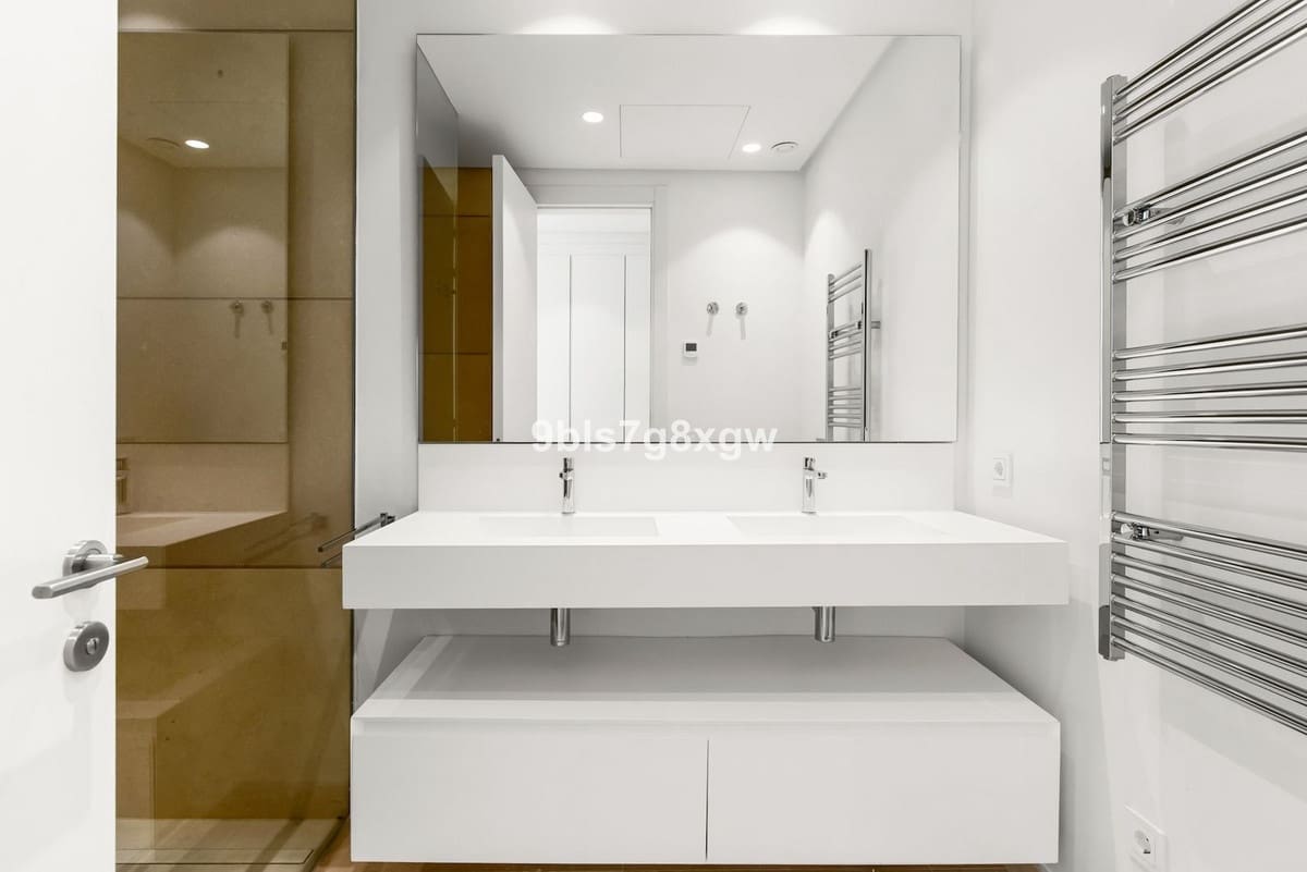 3 bedroom Apartment for sale in Benahavis with pool garage - € 950,000 (Ref: 10023139)