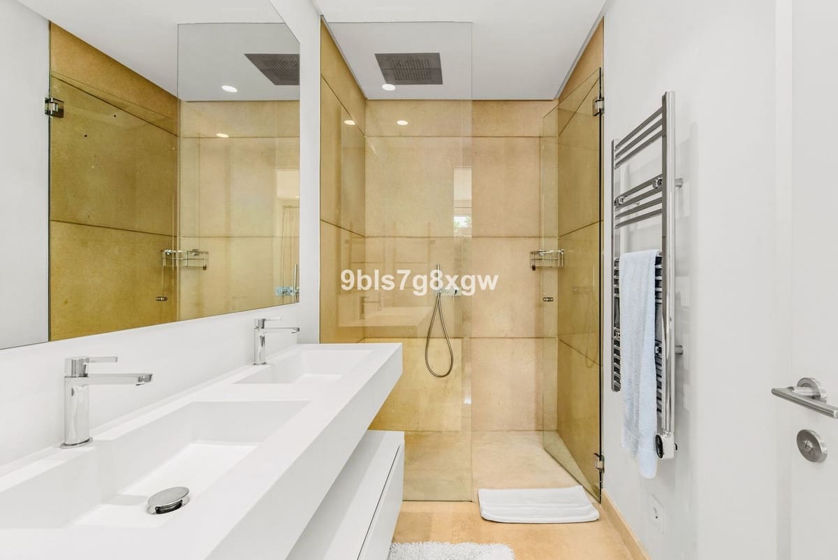3 bedroom Apartment for sale in Benahavis with pool garage - € 950,000 (Ref: 10023139)