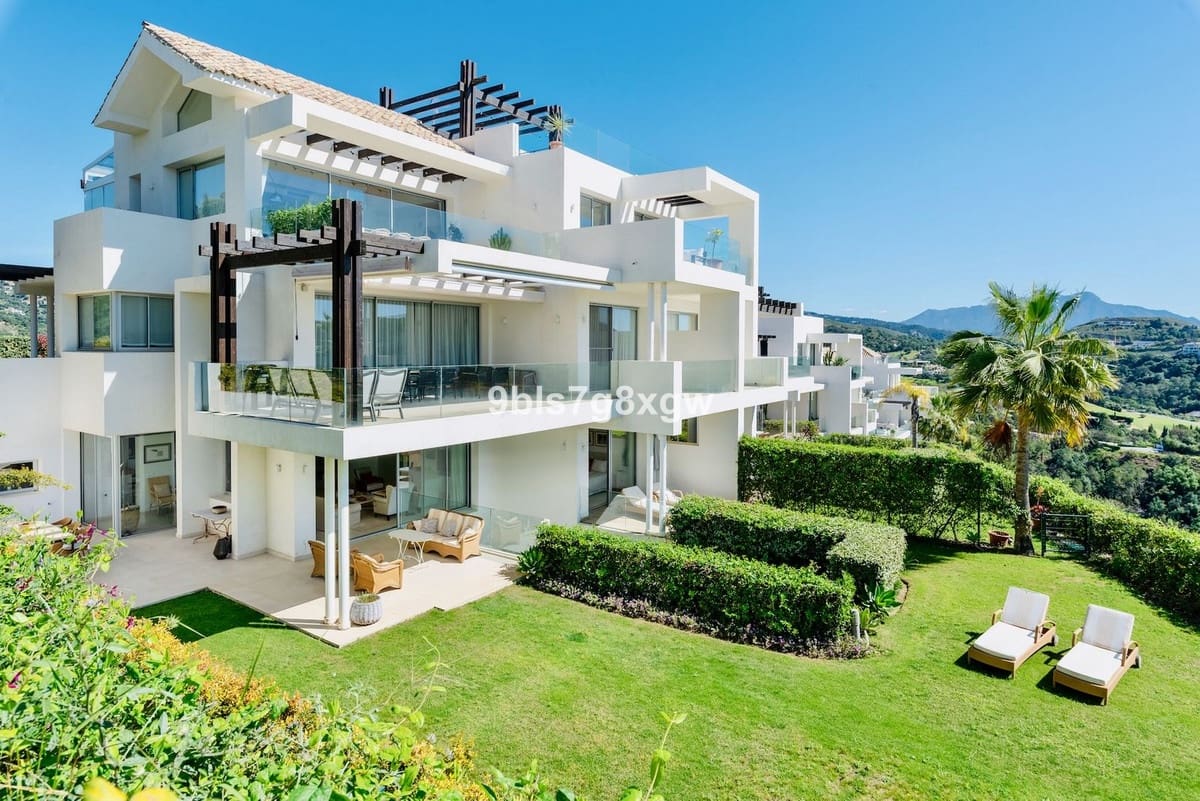3 bedroom Apartment for sale in Benahavis with pool garage - € 950,000 (Ref: 10023139)