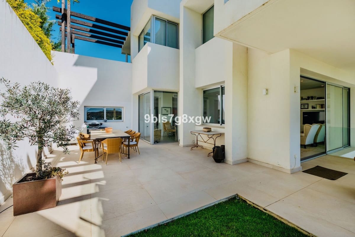 3 bedroom Apartment for sale in Benahavis with pool garage - € 950,000 (Ref: 10023139)