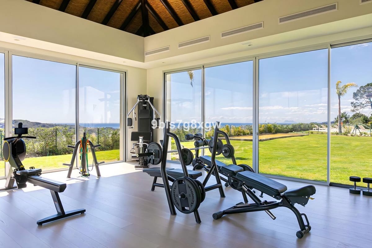 3 bedroom Apartment for sale in Benahavis with pool garage - € 950,000 (Ref: 10023139)