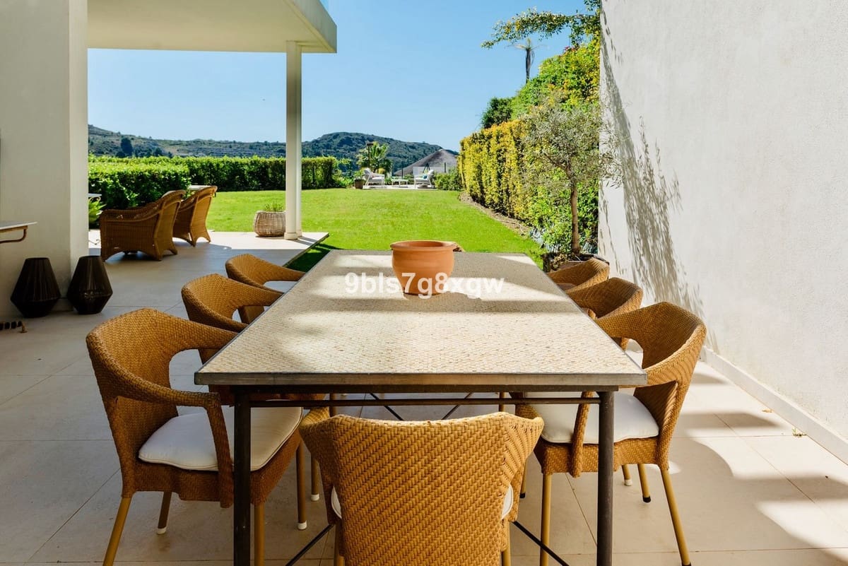 3 bedroom Apartment for sale in Benahavis with pool garage - € 950,000 (Ref: 10023139)
