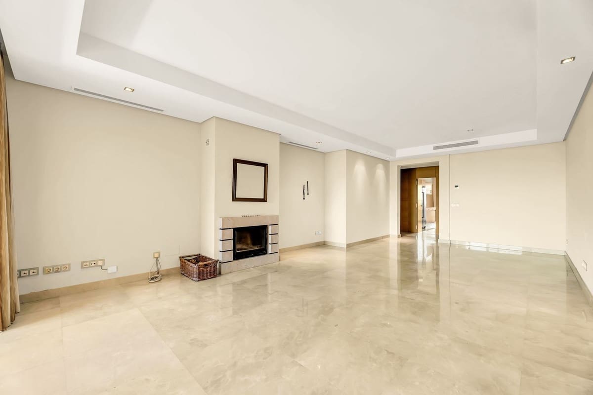3 Zimmer Apartment zu verkaufen in La Quinta mit Pool Garage - 899.000 € (Ref: 10023143)
