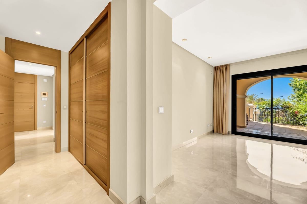 3 Zimmer Apartment zu verkaufen in La Quinta mit Pool Garage - 899.000 € (Ref: 10023143)