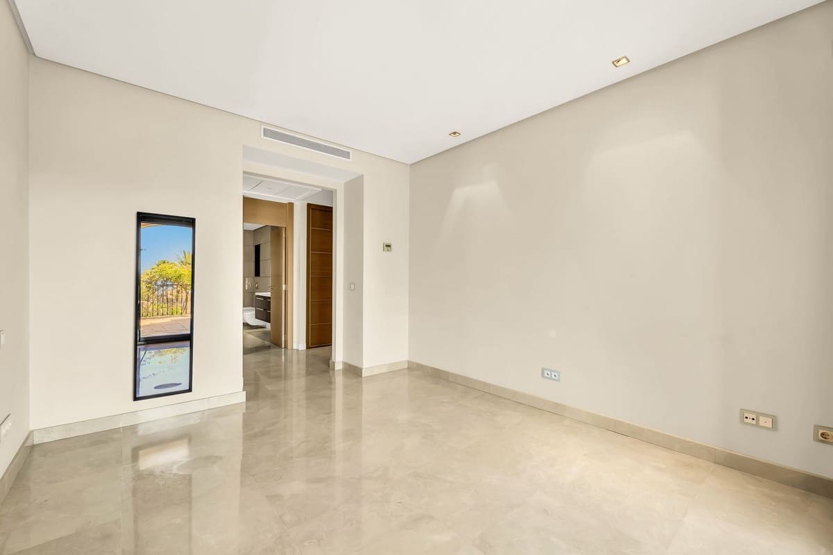 3 Zimmer Apartment zu verkaufen in La Quinta mit Pool Garage - 899.000 € (Ref: 10023143)