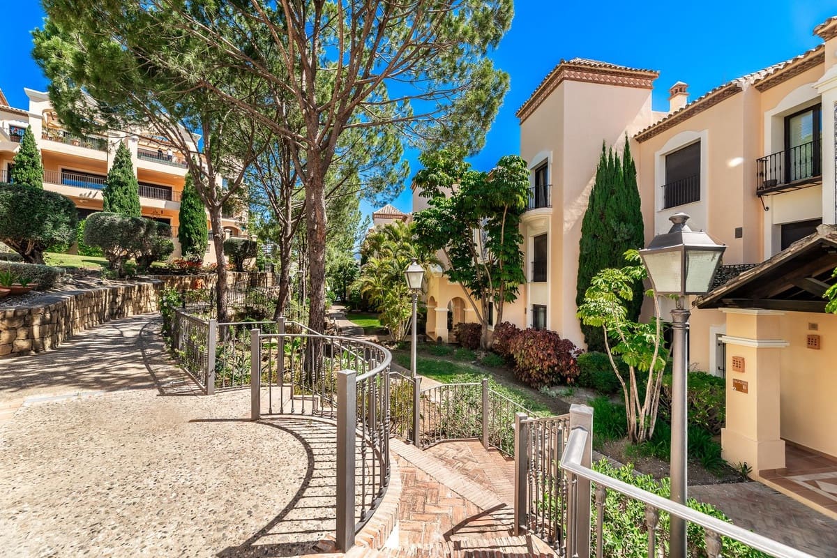 3 Zimmer Apartment zu verkaufen in La Quinta mit Pool Garage - 899.000 € (Ref: 10023143)