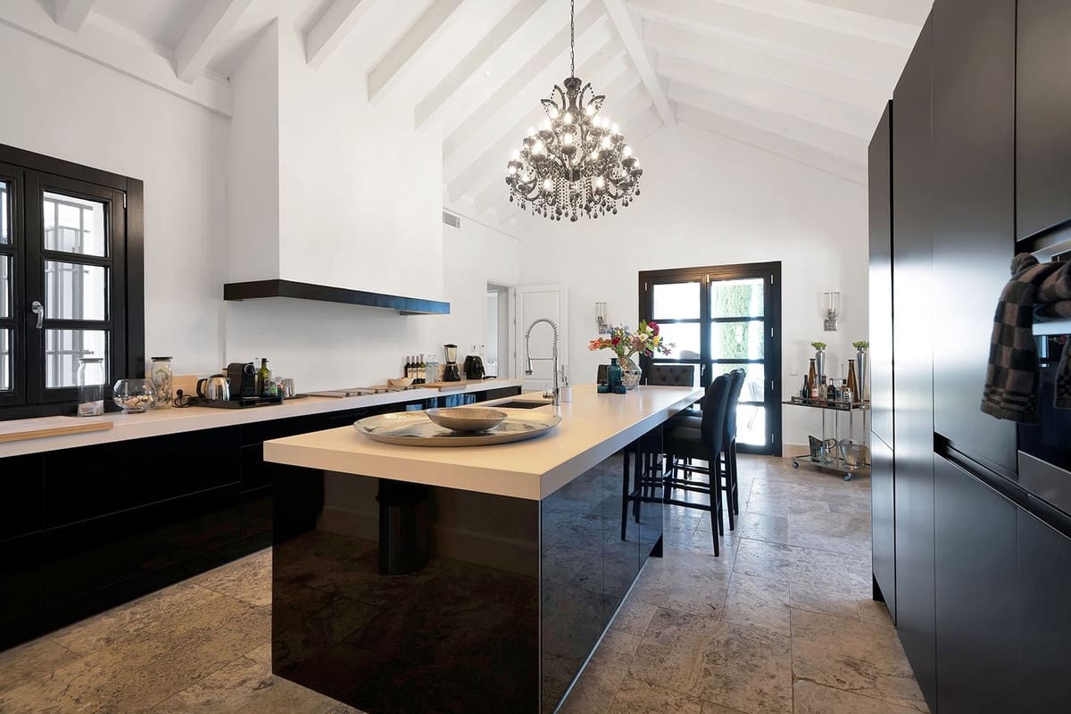 5 sovrum Villa till salu i Benahavis med pool - 4 950 000 € (Ref: 10033073)