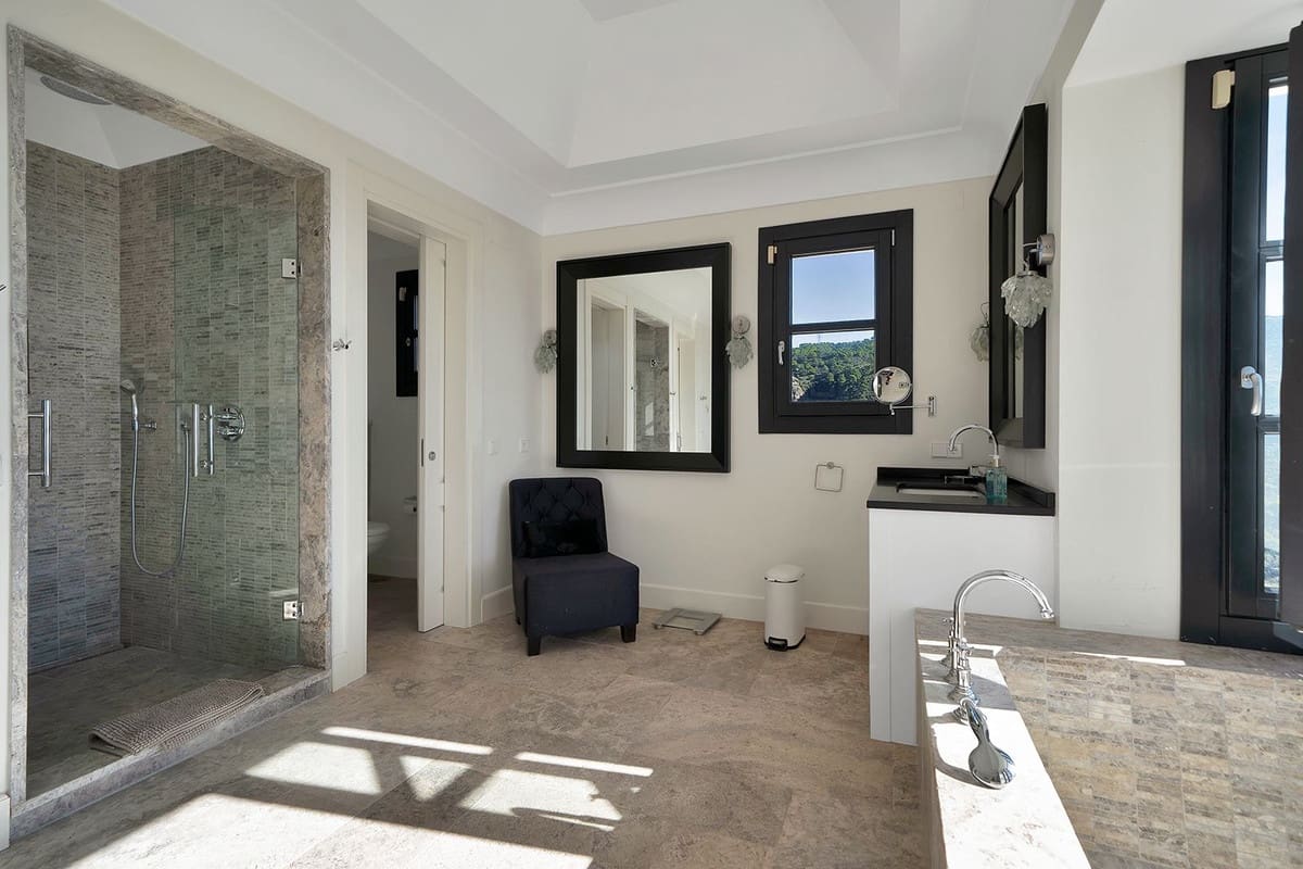 5 sovrum Villa till salu i Benahavis med pool - 4 950 000 € (Ref: 10033073)