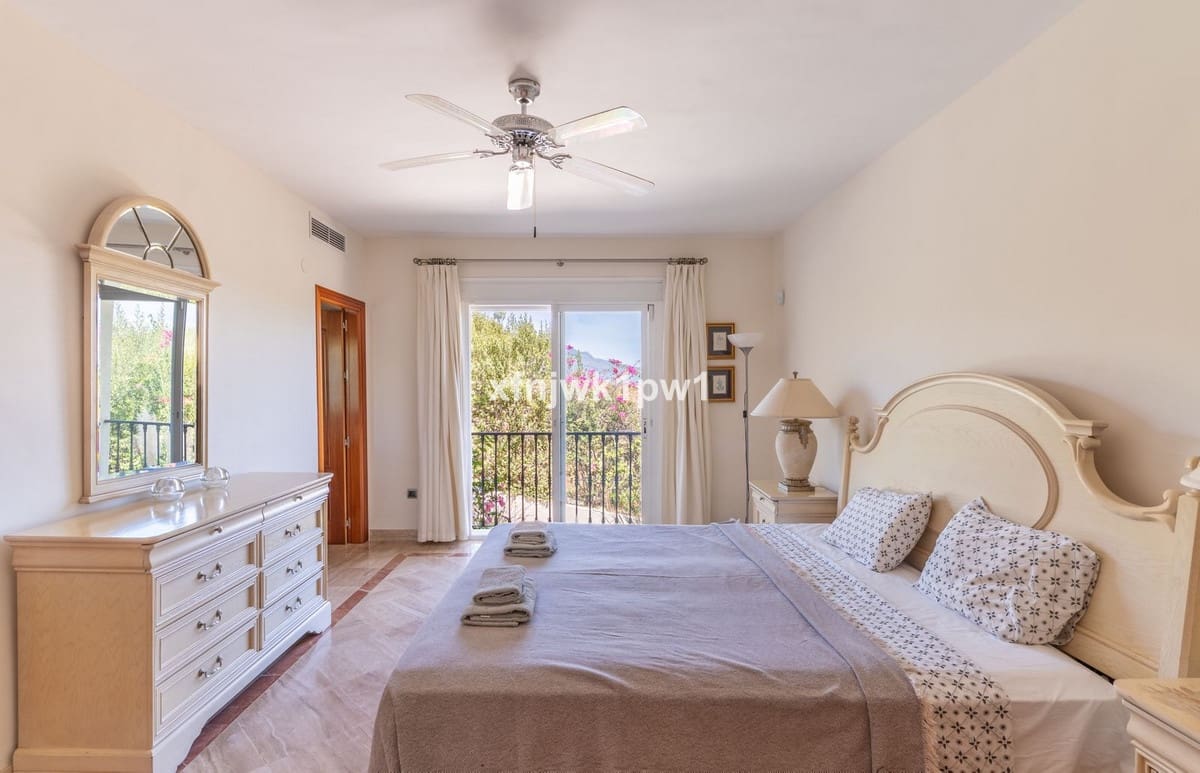 5 bedroom Villa for sale in Benahavis with pool - € 4,499,000 (Ref: 10033076)
