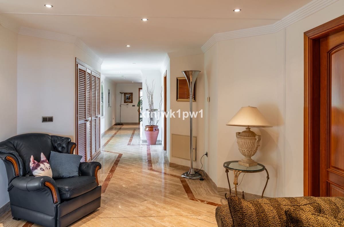 5 bedroom Villa for sale in Benahavis with pool - € 4,499,000 (Ref: 10033076)