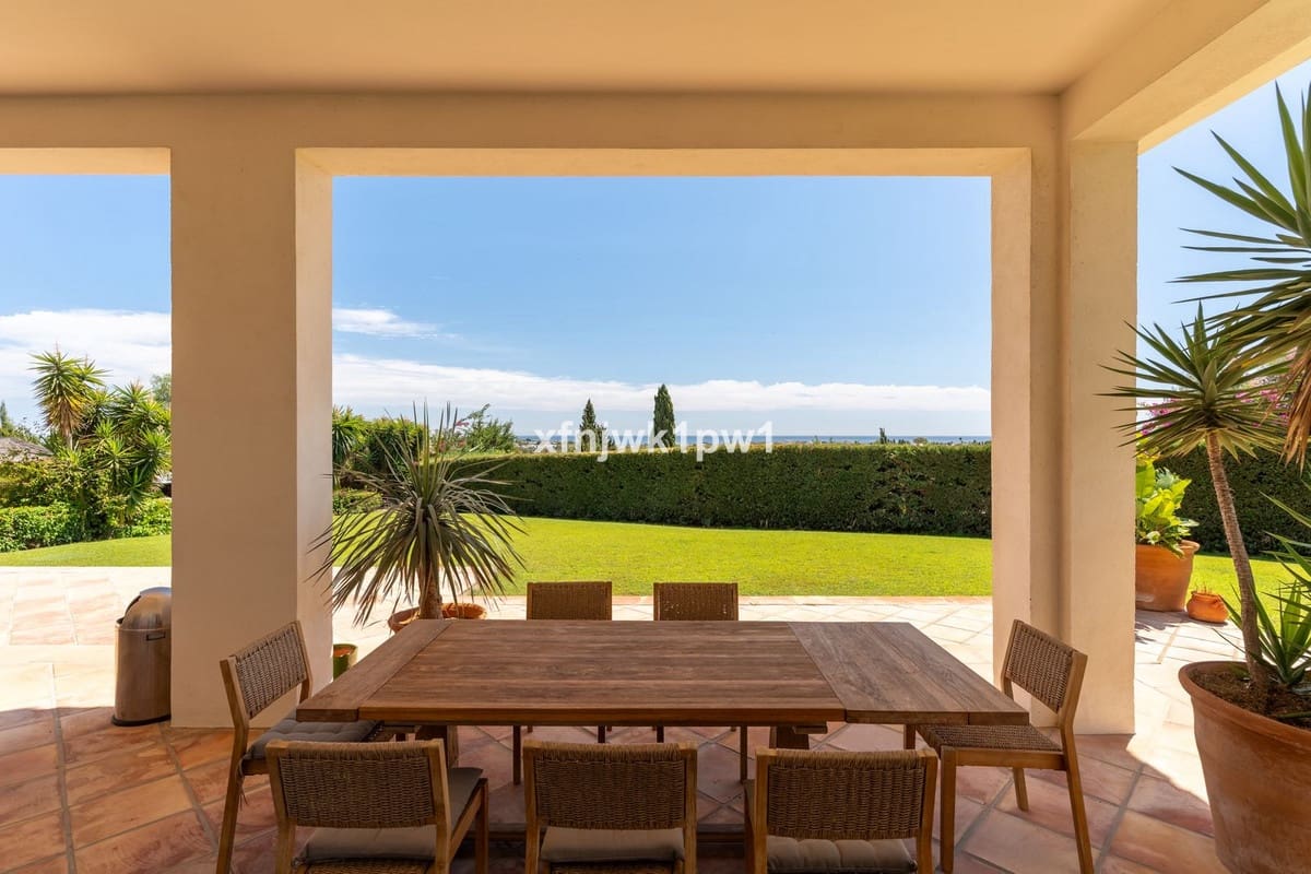 5 bedroom Villa for sale in Benahavis with pool - € 4,499,000 (Ref: 10033076)