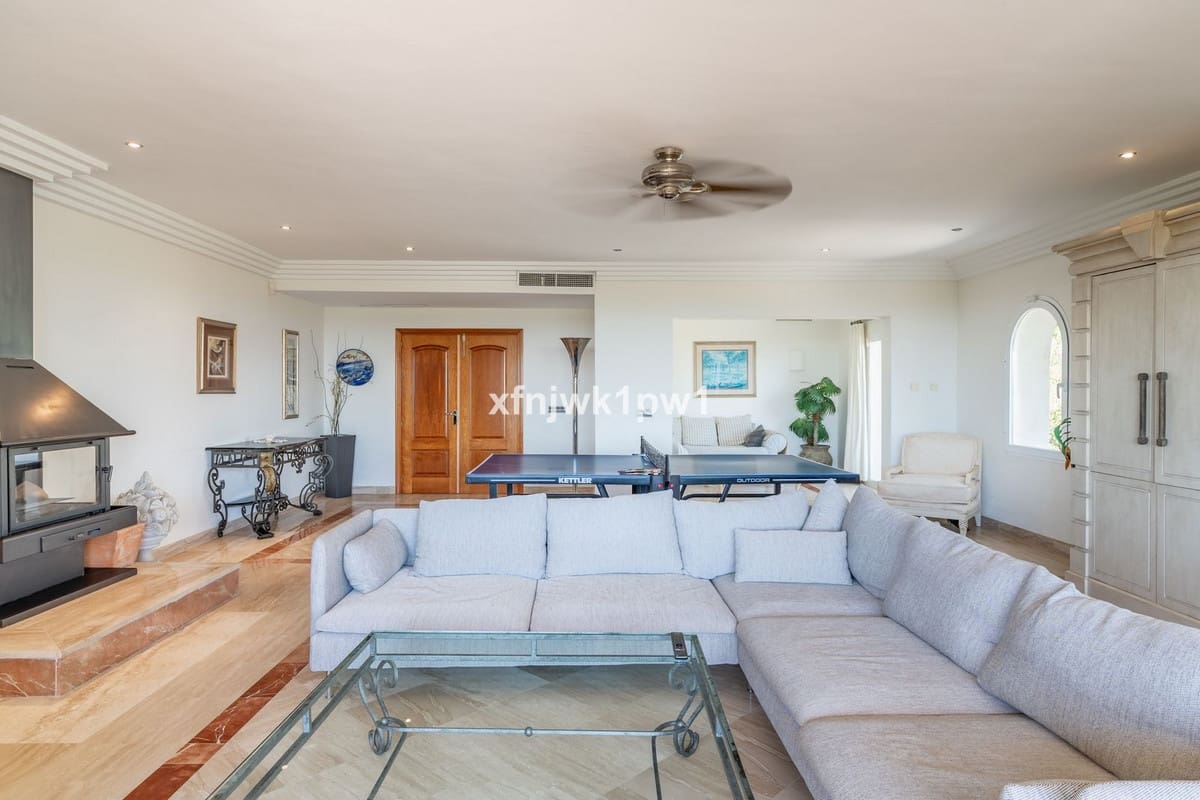 5 bedroom Villa for sale in Benahavis with pool - € 4,499,000 (Ref: 10033076)