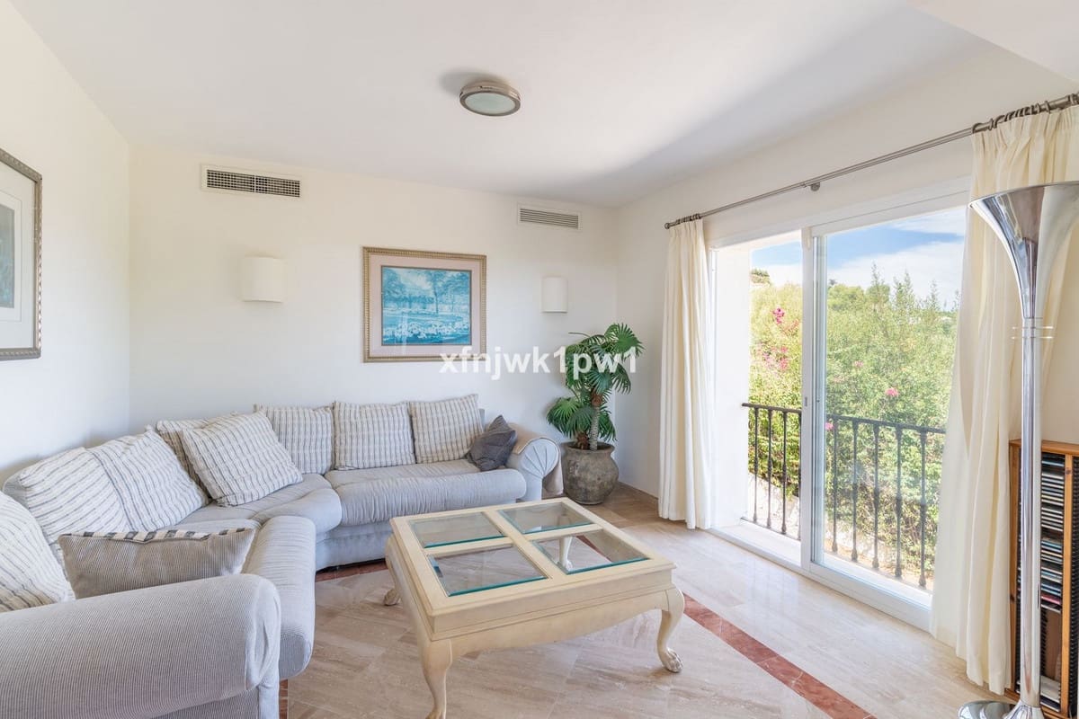 5 bedroom Villa for sale in Benahavis with pool - € 4,499,000 (Ref: 10033076)