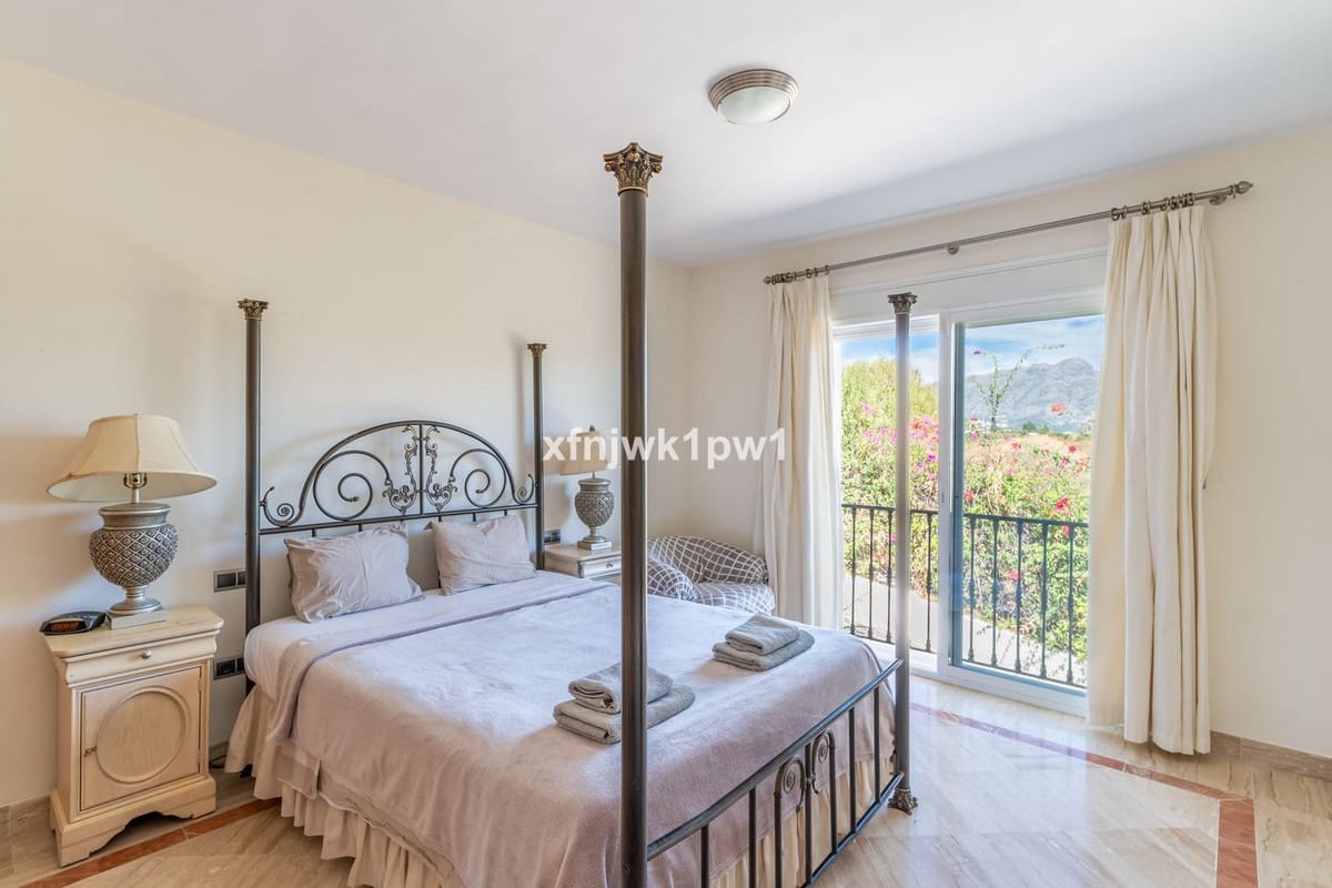 5 bedroom Villa for sale in Benahavis with pool - € 4,499,000 (Ref: 10033076)