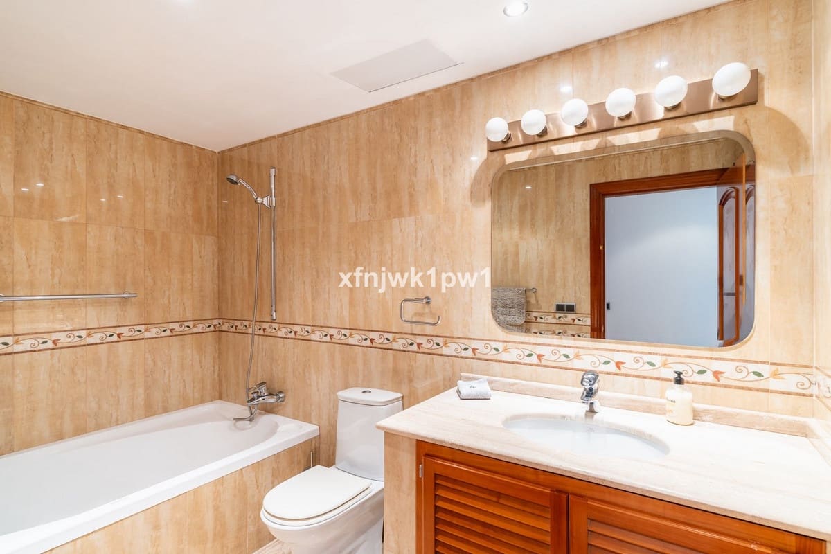 5 bedroom Villa for sale in Benahavis with pool - € 4,499,000 (Ref: 10033076)