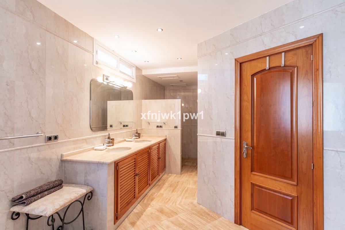 5 bedroom Villa for sale in Benahavis with pool - € 4,499,000 (Ref: 10033076)