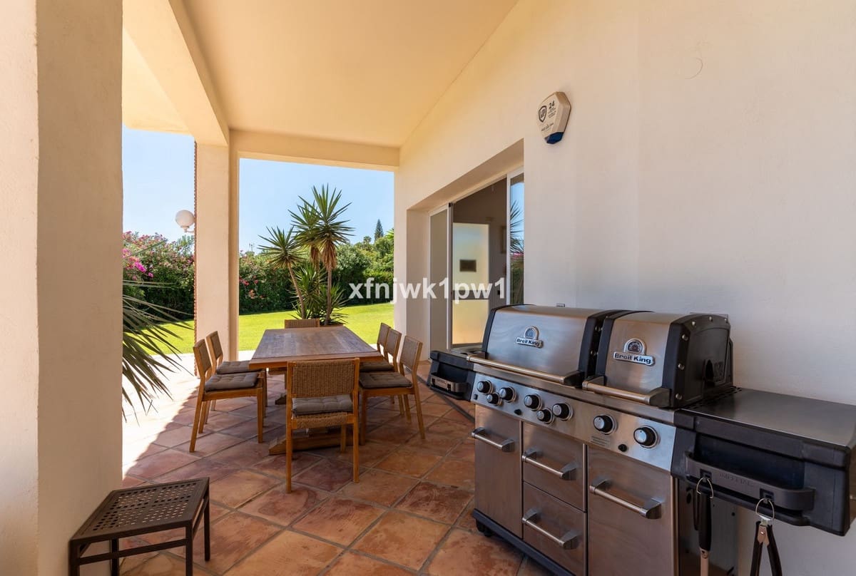 5 bedroom Villa for sale in Benahavis with pool - € 4,499,000 (Ref: 10033076)