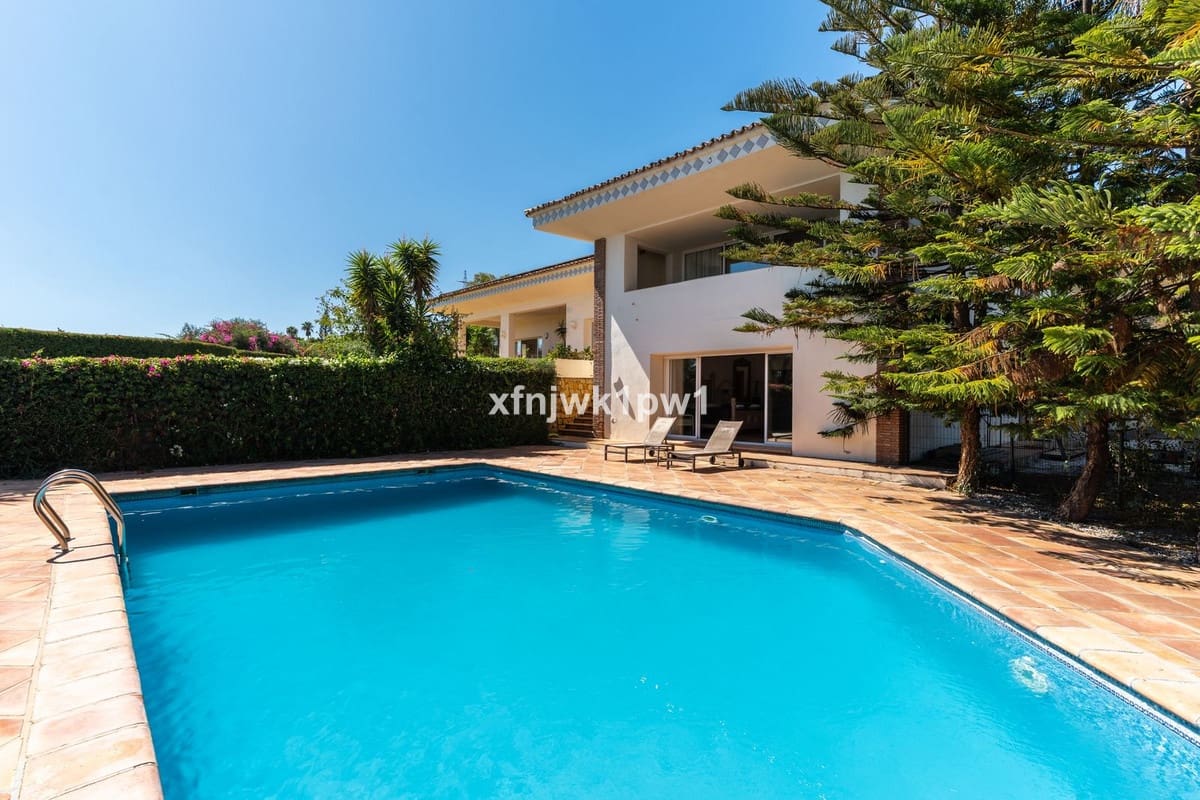 5 bedroom Villa for sale in Benahavis with pool - € 4,499,000 (Ref: 10033076)