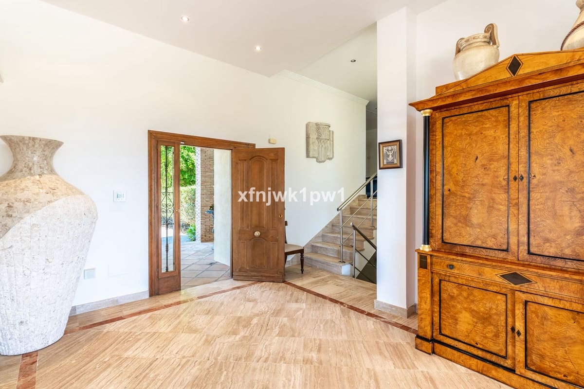 5 bedroom Villa for sale in Benahavis with pool - € 4,499,000 (Ref: 10033076)
