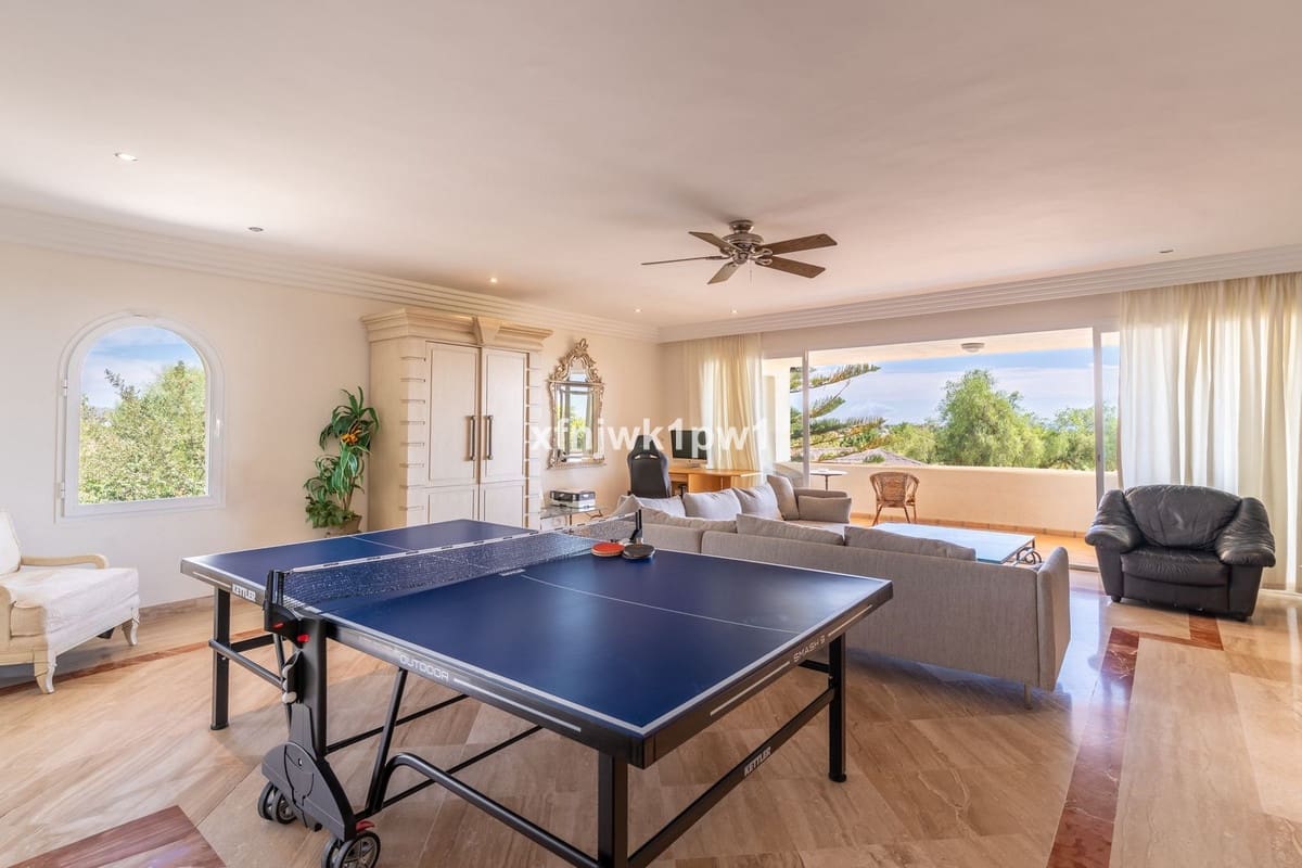 5 bedroom Villa for sale in Benahavis with pool - € 4,499,000 (Ref: 10033076)