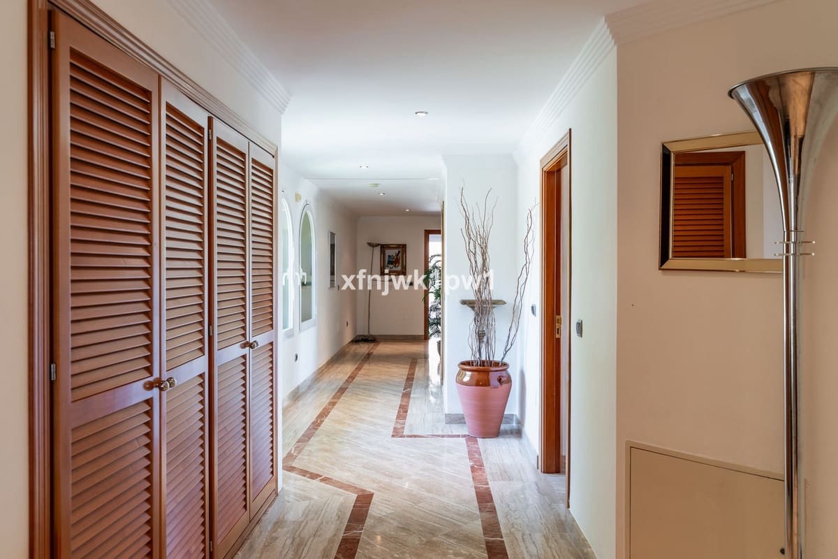 5 bedroom Villa for sale in Benahavis with pool - € 4,499,000 (Ref: 10033076)