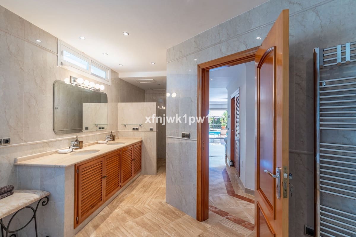 5 bedroom Villa for sale in Benahavis with pool - € 4,499,000 (Ref: 10033076)
