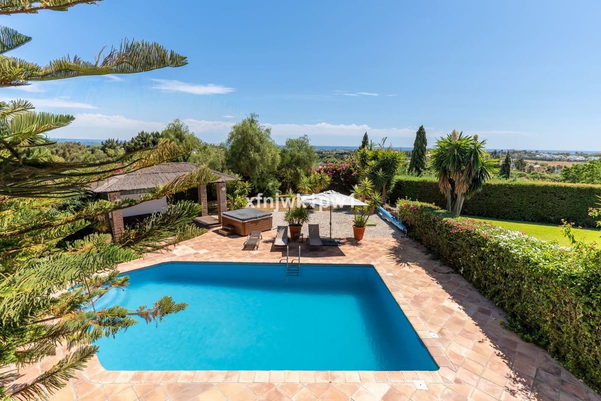 5 bedroom Villa for sale in Benahavis with pool - € 4,499,000 (Ref: 10033076)