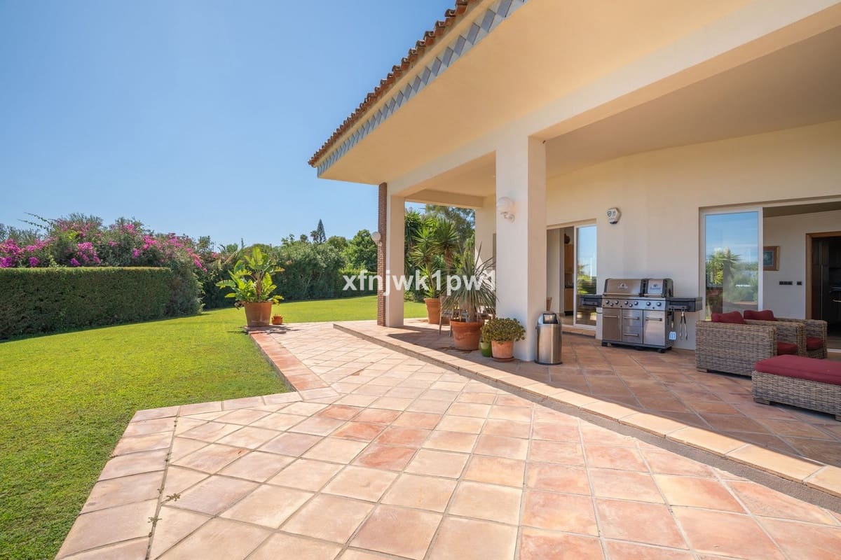 5 bedroom Villa for sale in Benahavis with pool - € 4,499,000 (Ref: 10033076)