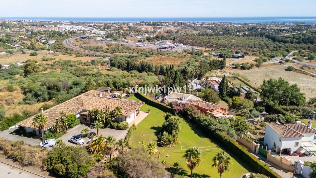 5 bedroom Villa for sale in Benahavis with pool - € 4,499,000 (Ref: 10033076)