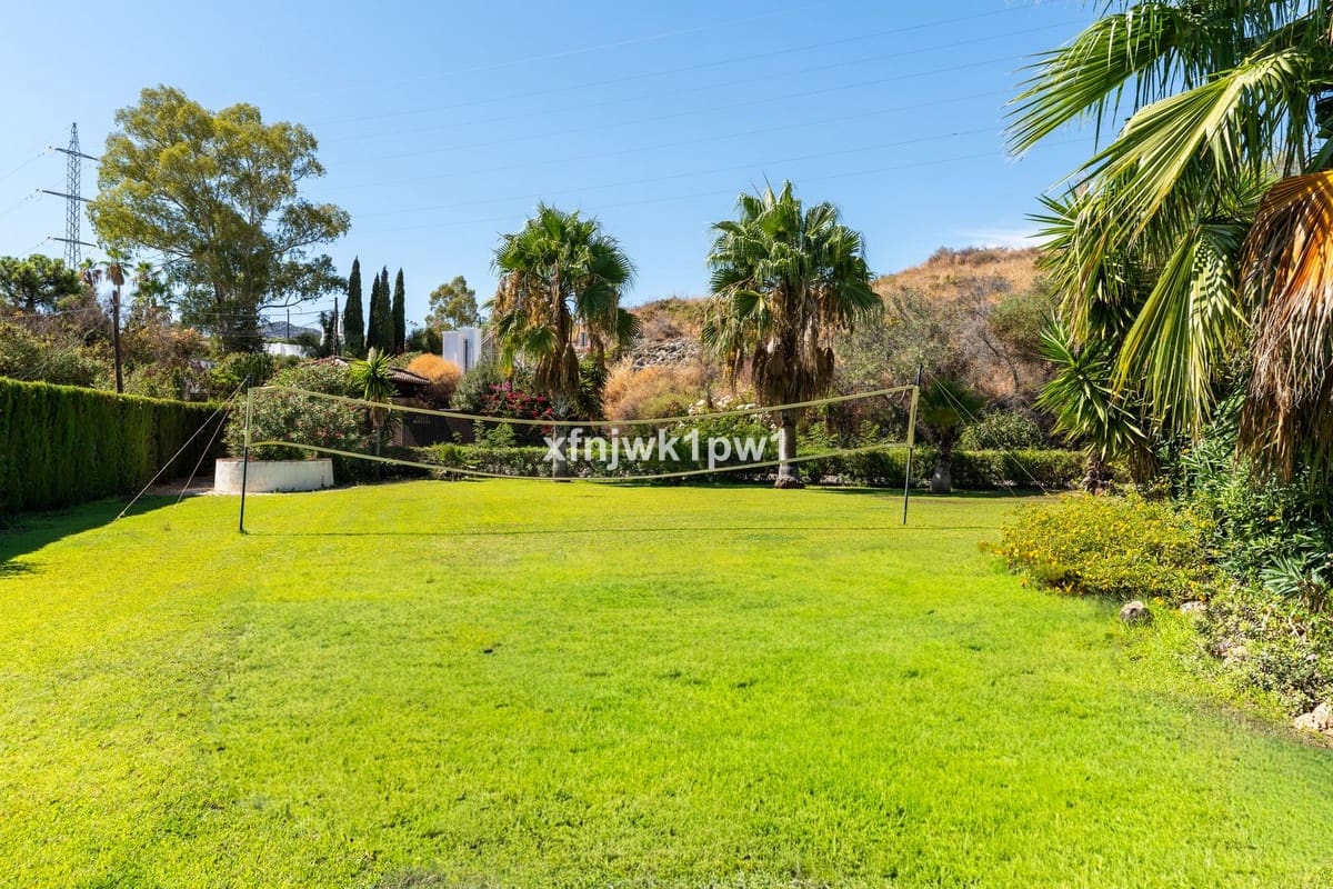 5 bedroom Villa for sale in Benahavis with pool - € 4,499,000 (Ref: 10033076)