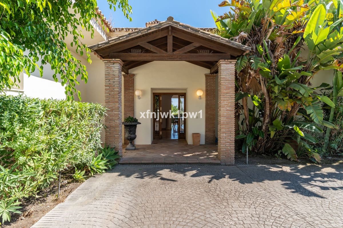 5 bedroom Villa for sale in Benahavis with pool - € 4,499,000 (Ref: 10033076)