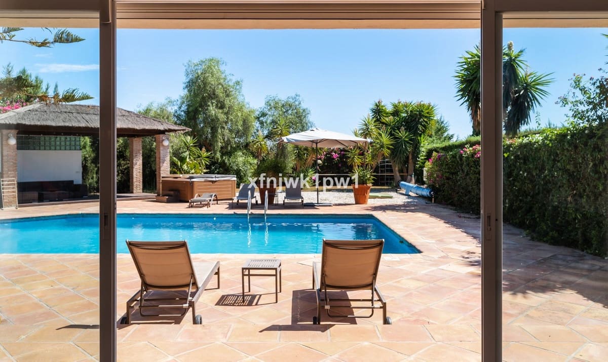 5 bedroom Villa for sale in Benahavis with pool - € 4,499,000 (Ref: 10033076)